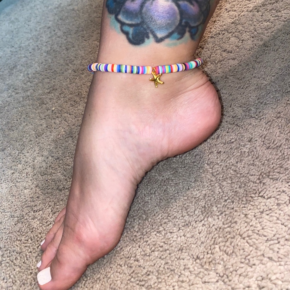 Flat bead anklet with starfish charm